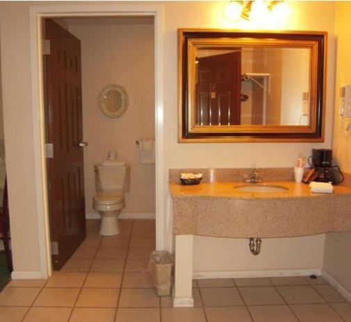 Golden Circle Inn&Suites Latham Eksteriør billede