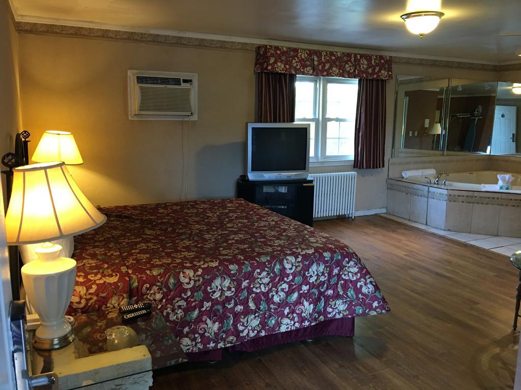 Golden Circle Inn&Suites Latham Eksteriør billede
