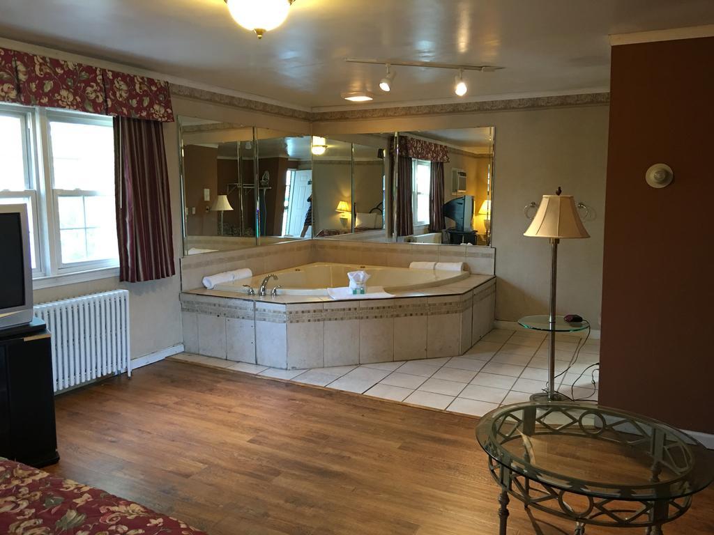 Golden Circle Inn&Suites Latham Eksteriør billede